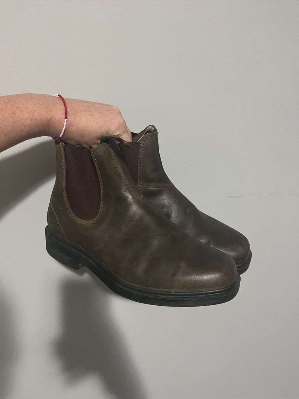 Blundstones Brown Chelsea Boots - Classic Slip-On Style